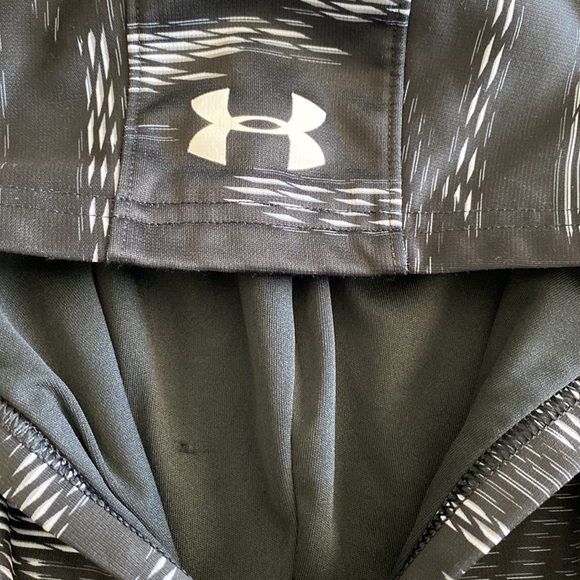 Boys Under Armour Black/Gray/White Hoodie/Pullover - Picture 5 of 6